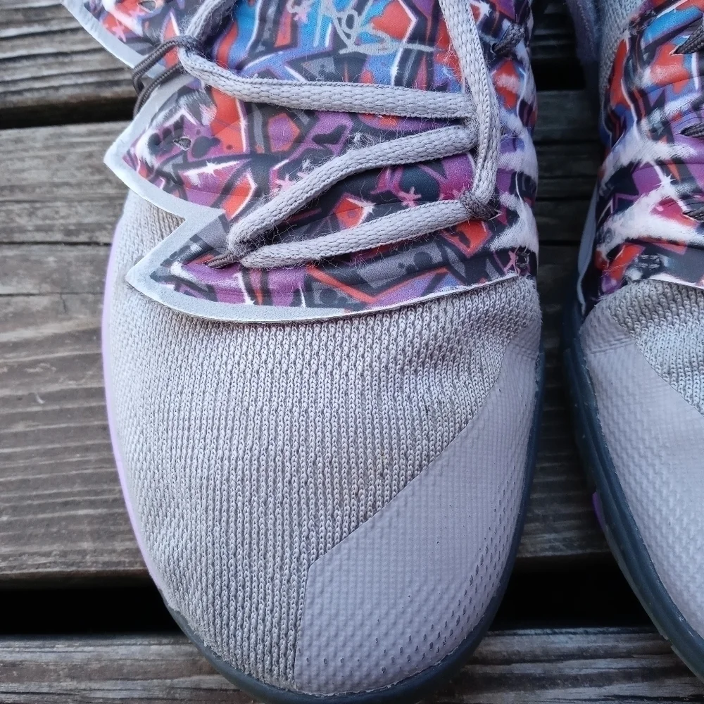 NIKE Kyrie 5 Graffiti Atmosphere Wo's Sz 8 Youth sz 6 .Grey AQ2456 001.. Sock pr